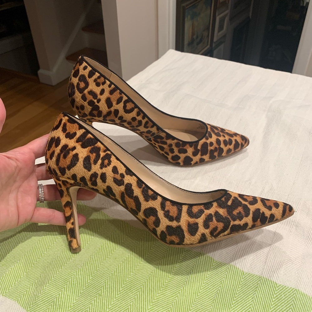 Jessica Simpson Carpena leopard print calf hair pumps - Picture 4 of 7